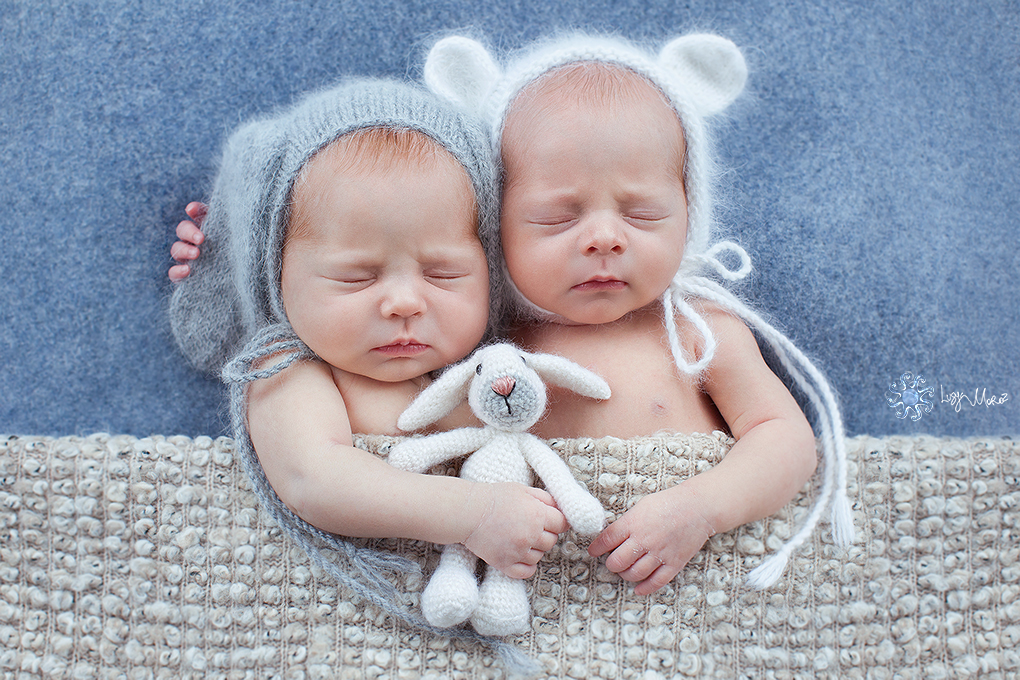 фото новорожденной двойни